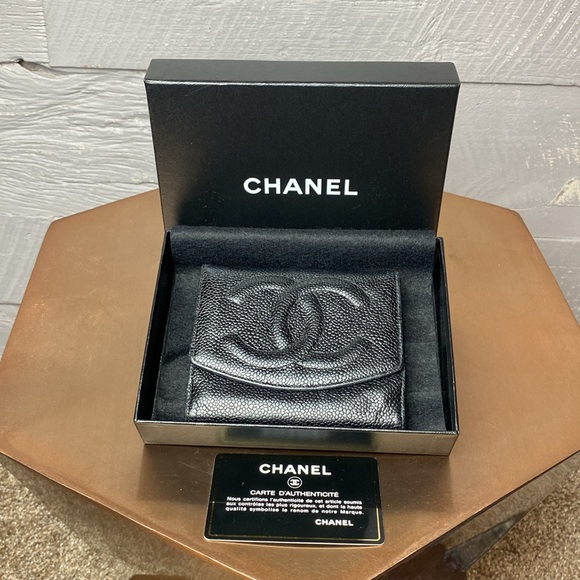 CHANEL Handbags - Authentic vintage Chanel compact caviar bifold wallet